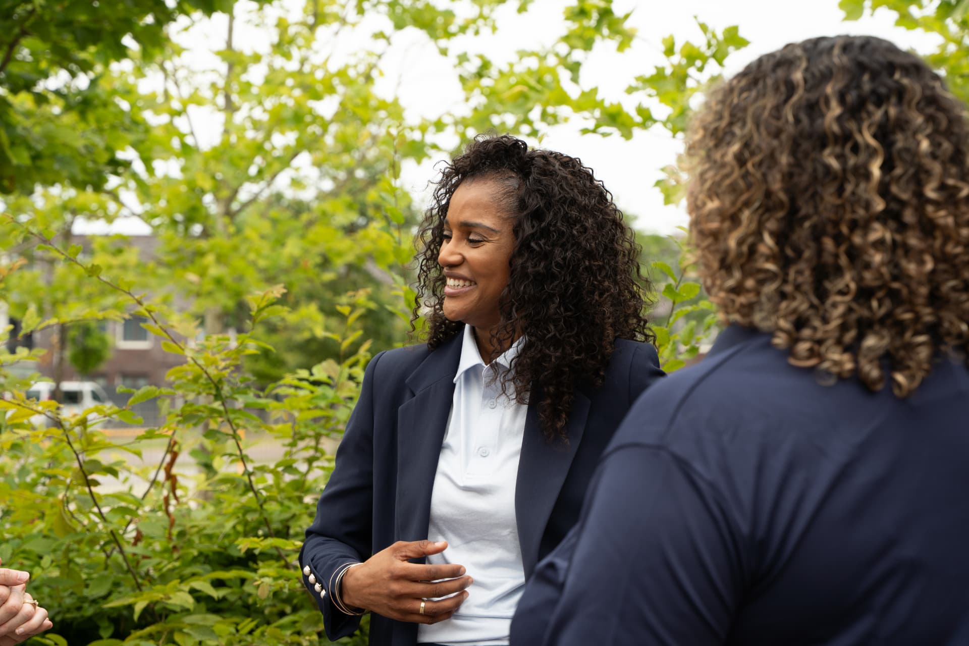Schoolleiding in gesprek met een teamlid